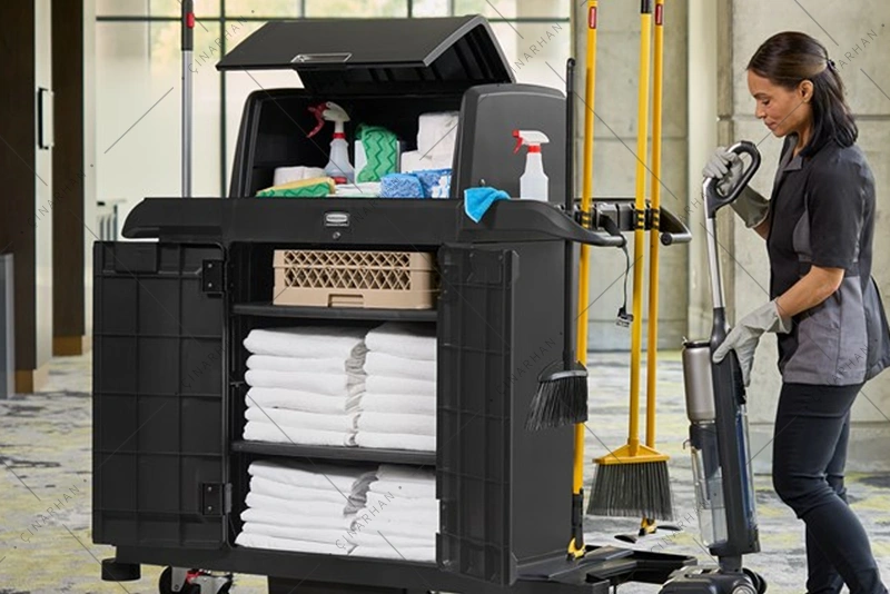 Rubbermaid Executive Tam Boyutlu Kat Hizmetleri Arabası Security Set, Siyah