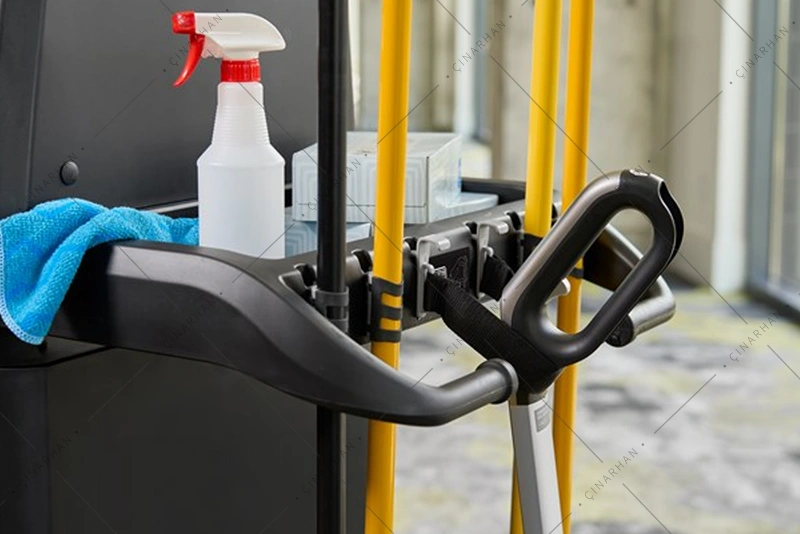 Rubbermaid Executive Tam Boyutlu Kat Hizmetleri Arabası Security Set, Siyah
